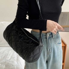 원통형 쉐입 데일리백 크로스백 퀄팅 디자인 여성가방
